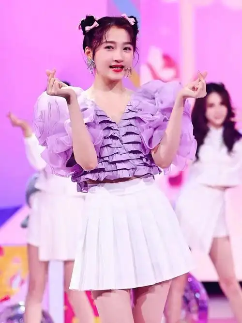 关晓彤在王牌对王牌中的服装简直美的绝了