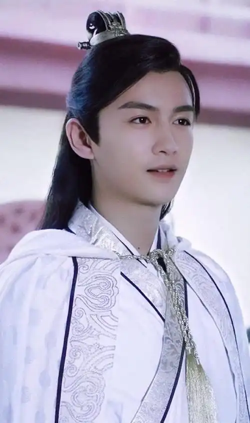 古装剧:别给男演员弄斜刘海了,丑得连龚俊都hold不住