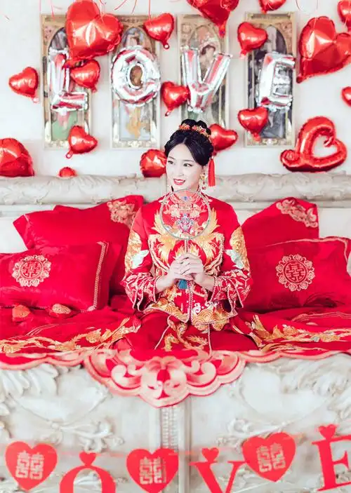 女排明星惠若琪晒中式婚纱照嫁衣如火可以这么美