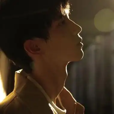 由美头网整理发布,男生头像频道提供更多与精致,生活,温柔,阳光相关的