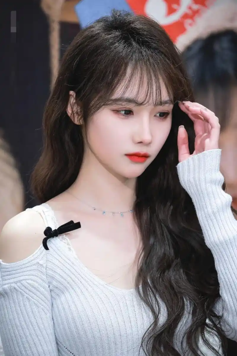 宋昕冉不愧是纯欲女神,诱人红唇迷人身材无一不散发着迷人的魅力!