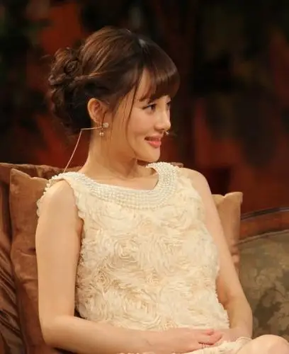 李小璐气质示范减龄齐刘海发型