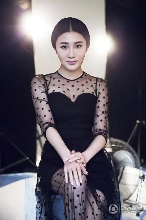 初恋女神张译木优雅笑容唯美气质写真