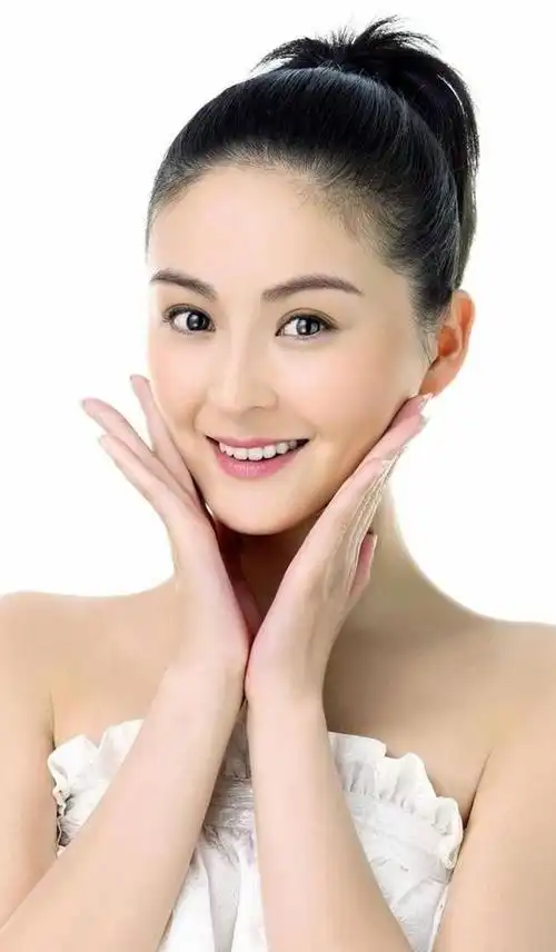 演员戴娇倩:被富商"苦追"10年才嫁,现与女儿被宠如宝