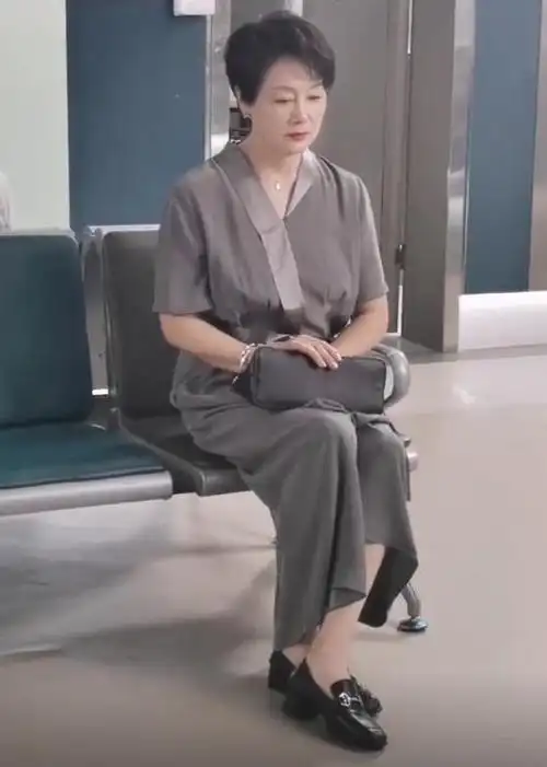 59岁王姬生日坚持拍戏,身段苗条超20岁,曾因拍戏太拼致儿子智残