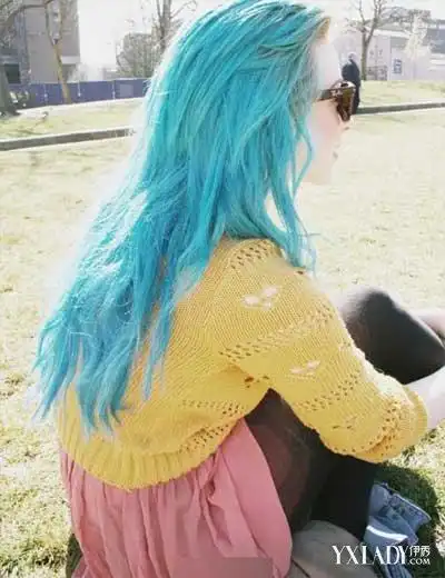 另类深色闷青色头发图片 非主流气质十足