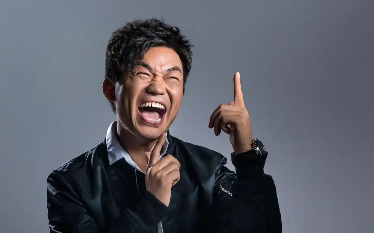 看到这,王宝强都快要气炸了,自己的老婆竟然和经纪人搞在了一起.