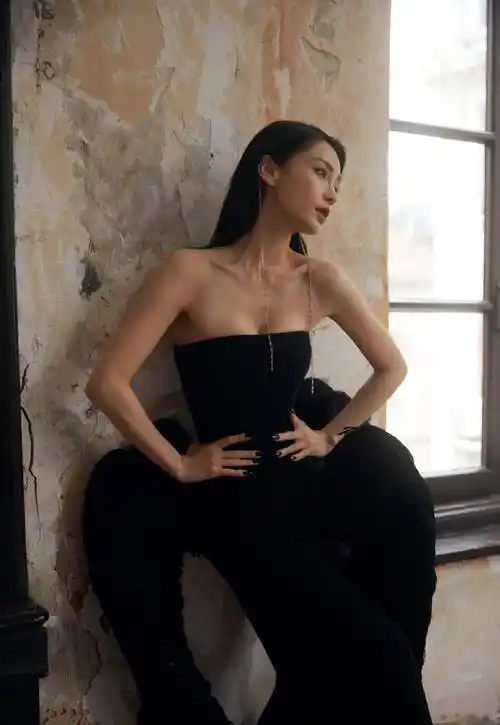 angelababy杨颖微博夜双现身,梦幻公主和夜天使一起出镜