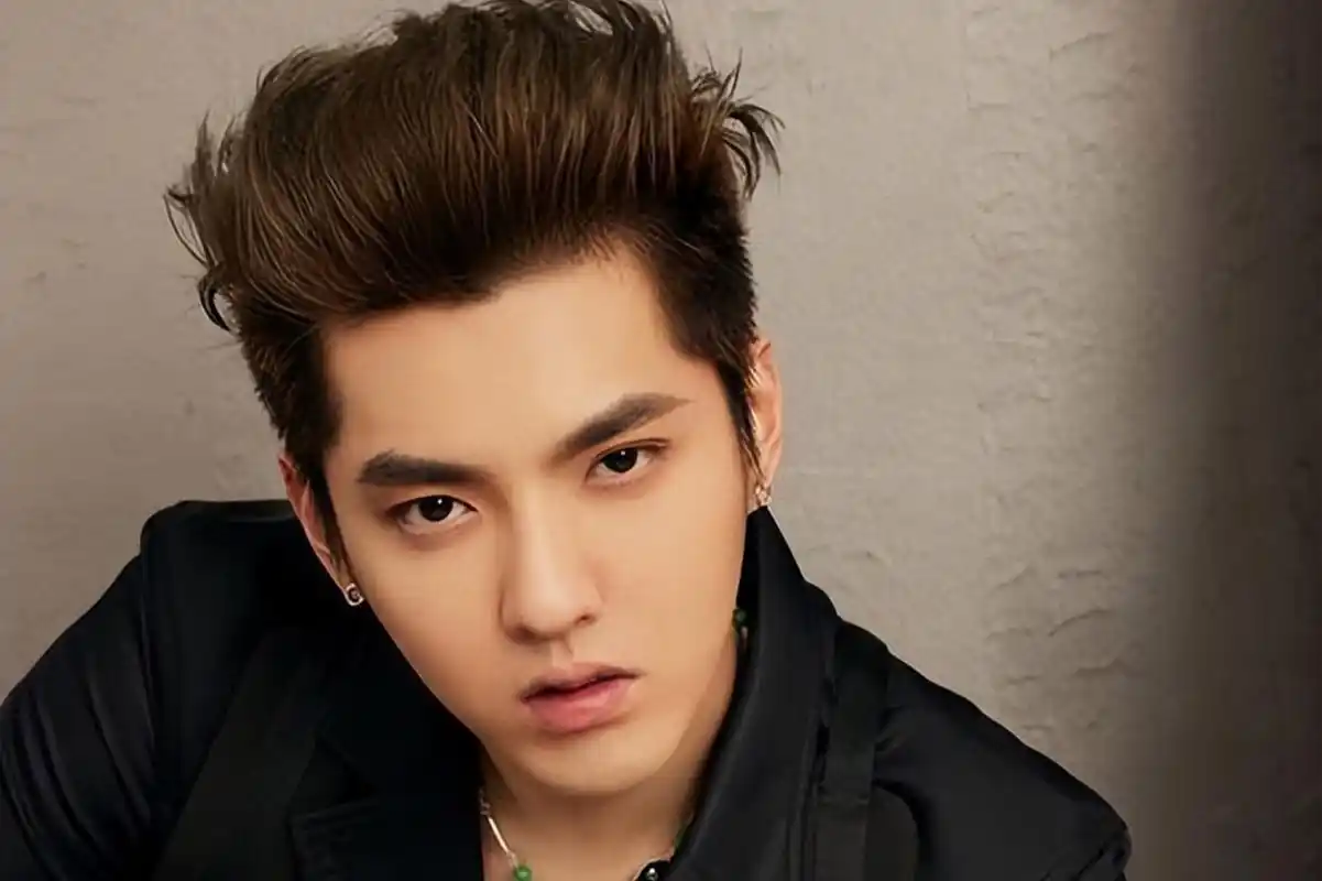 吴亦凡从广州起步,经历家庭破裂,多次迁徙,后赴韩成为sm娱乐公司练习