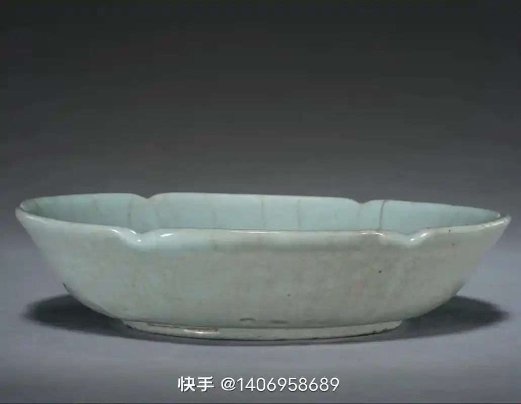 故宫馆藏南宋官窑青釉葵口盘! - 抖音