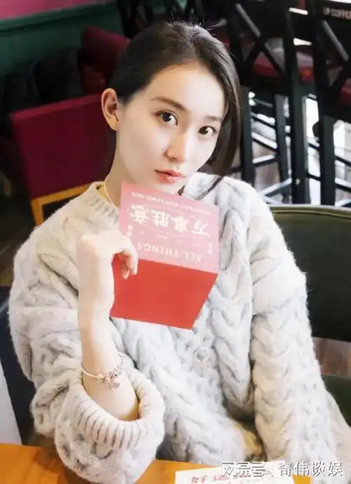 张豆豆拥有高挑的身段,曼妙的身材,舞蹈天分高,在获得多项荣誉退役