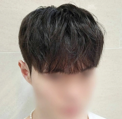 男生齐刘海发型至少年轻五岁