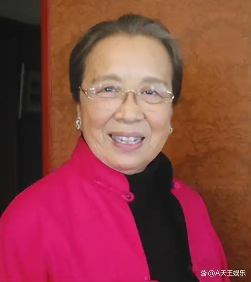 84岁"容嬷嬷"李明启近况,一脸疲惫走路直喘气,她怎么了?