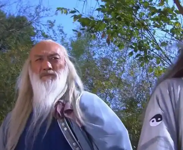 回顾张纪中版《碧血剑》:被低估的武侠剧,美女如云打戏炫酷