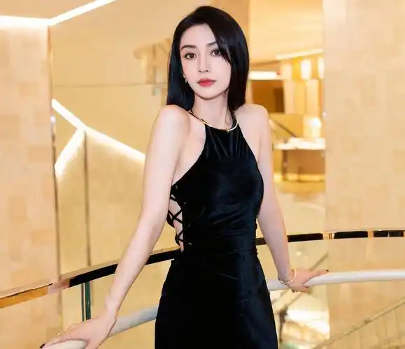 线条_锁骨_娱乐