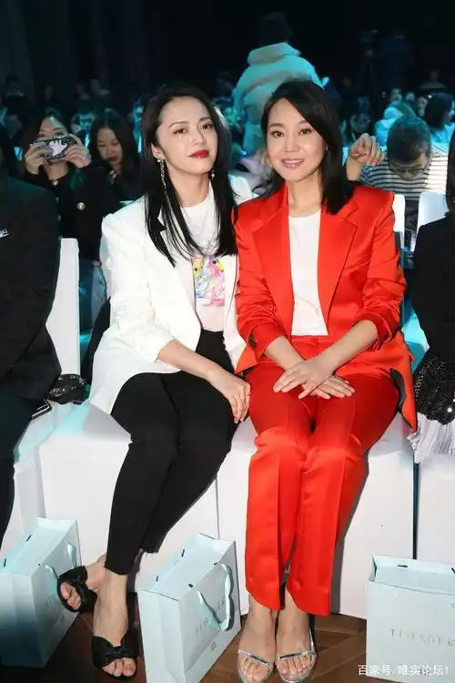 闫妮姚晨神同框,爷青回!