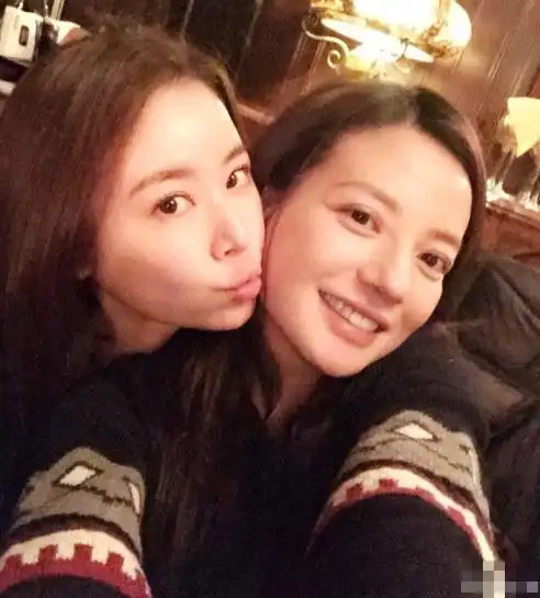 3月12日是赵薇的41岁生日,好友林心如更新微博晒出了一张二人的合照