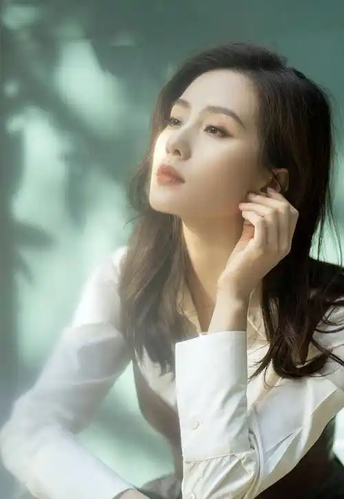 原创刘诗诗蓝色星光纱裙造型体态超好气质好绝每帧都让人心动不已