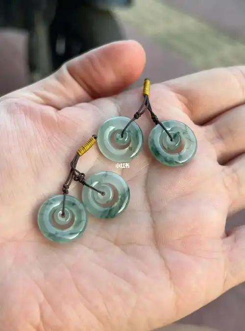 纯天然翡翠冰飘子母扣