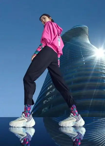 fila时尚运动代言人江疏影演绎fila smahser鲨鱼鞋2021年7月27日起