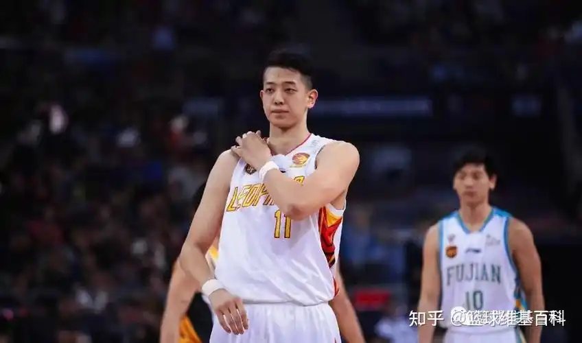 沈梓捷就屡次贡献精彩表现,尤其是在面对广东队时,送给自己师兄易建联