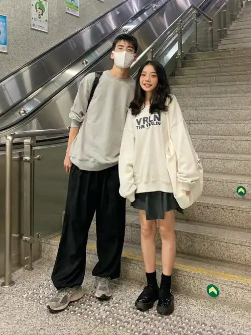 情侣穿搭158178韩系海盐78慵懒卫衣look