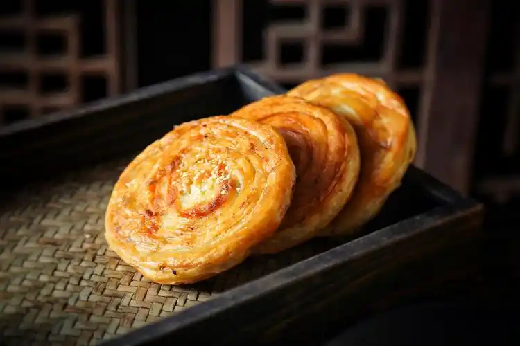 10个军屯锅魁四川成都名小吃酥脆葱饼麻辣锅盔地方特色糕点