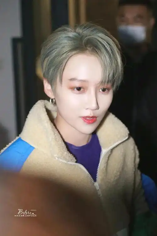 刘雨昕下班补视频