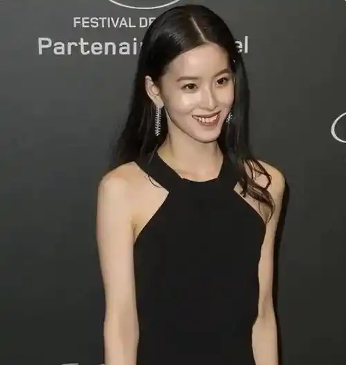 章泽天"伦敦生活照"走红背后:二胎才生一年,财富惊人