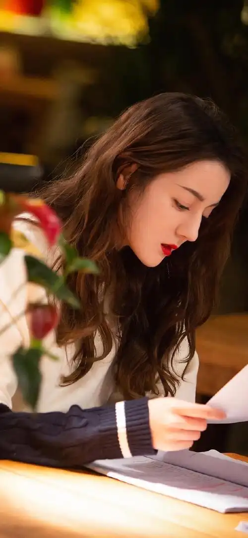 迪丽热巴壁纸爱丽丝梦游仙境