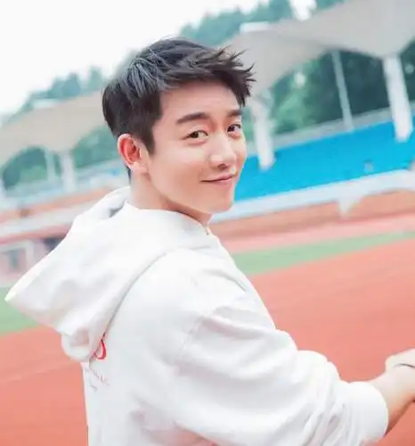 郑恺也是蛮帅气