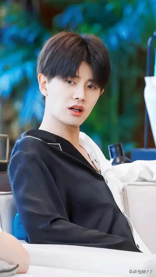 任嘉伦高清手机壁纸#生活语录,不知哪一张照片迷住了你