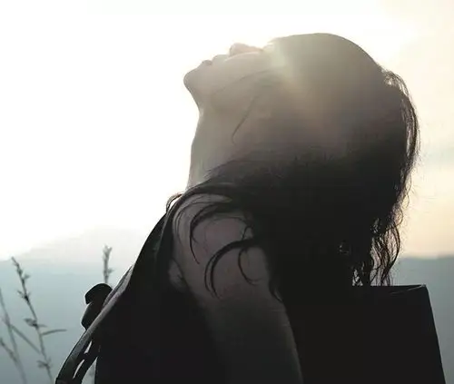 为什么有些人开车到家后,常常坐车里发呆?