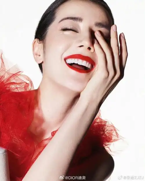 dior全球彩妆广告    化妆:张进  #迪丽热巴迪奥全球彩妆及香氛代言人