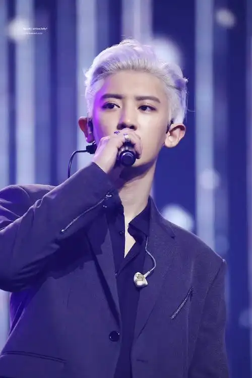 knock 开启时光机97白发,背头,侧剃几个关键词,让朴灿烈用荷尔蒙在