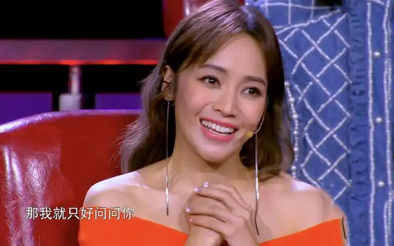 毛不易参加《蒙面唱将》,一开口侯佩岑当场变花痴!网友:迷死人!