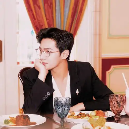 你们要的第三波杨洋热巴情头可以自己截屏