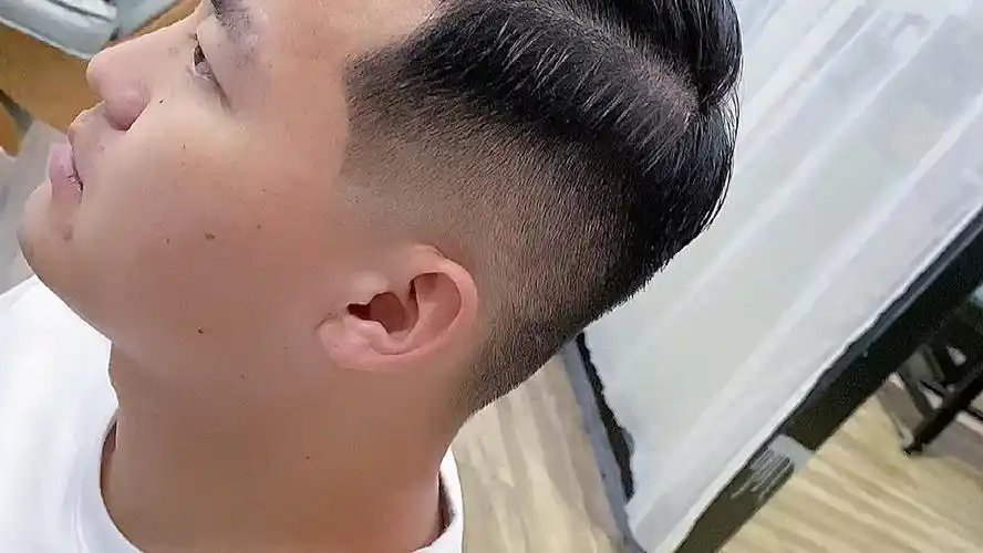 男士发型推荐 短款侧背头