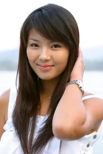 "国民好媳妇"刘涛庆出道20周年 18年前清纯甜美旧照曝光