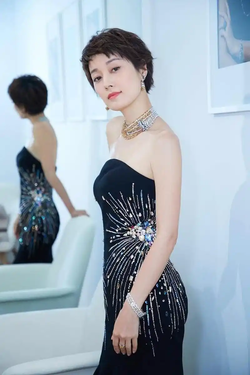 马伊琍在事业最好的时期,选择嫁给了文章,那时候她是人人称赞的幸福