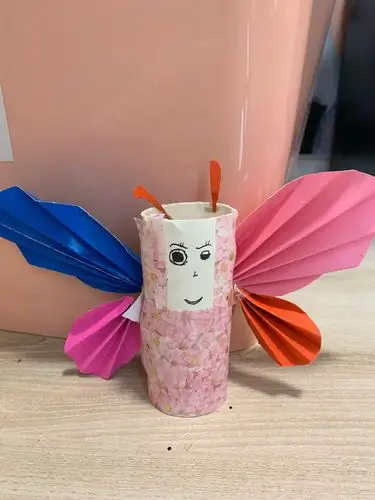 我用废品做了一个蝴蝶,栩栩如生吧!