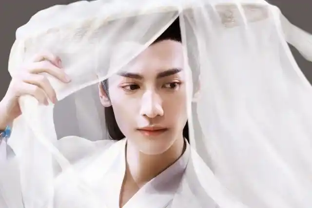 《皓衣行》青龙出水好飒,墨燃剑指真酷,师昧太需要宠溺了