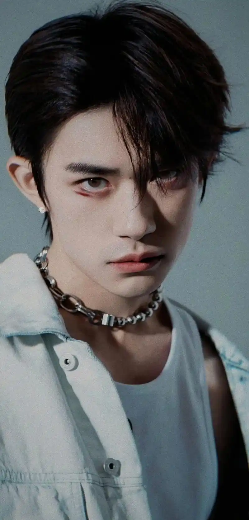 易烊千玺 #千纸鹤 给你一个眼神自己体会#这谁顶得住啊 - 抖音