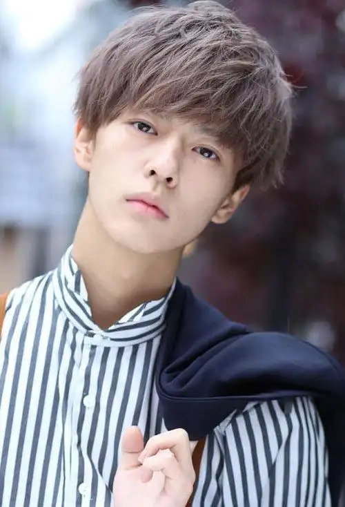 男生短碎头发炫出帅气度 演示男性酷气短头发造型 - 男士短发 - 发型