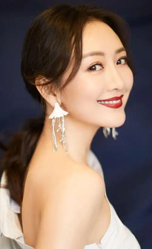 王鸥性感写真美丽大方气质好出众