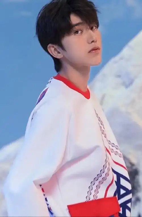 fila代言人蔡徐坤