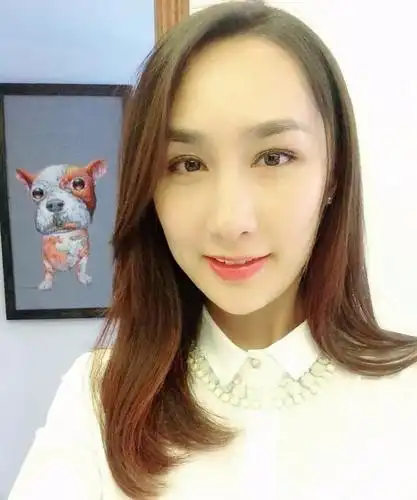 雷佳音老婆翟煦飞罕见现身接机前夫哥做防护措施毫不留情