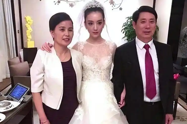 回顾婚后仅6年,"抠门天王"郭富城,已经被方媛"玩弄"于股掌之间