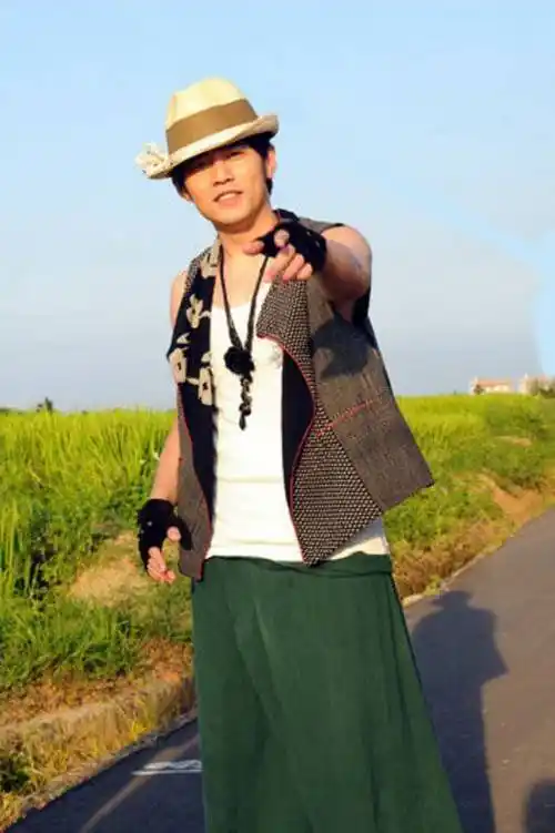 周杰伦:08年汶川地震捐款4千万,为灾区写《稻香》治愈上万人