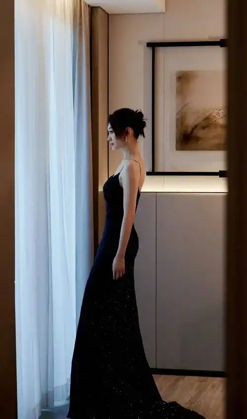 李小冉 2023年05月04日 精美图集 优雅迷人_女性_身材_性格